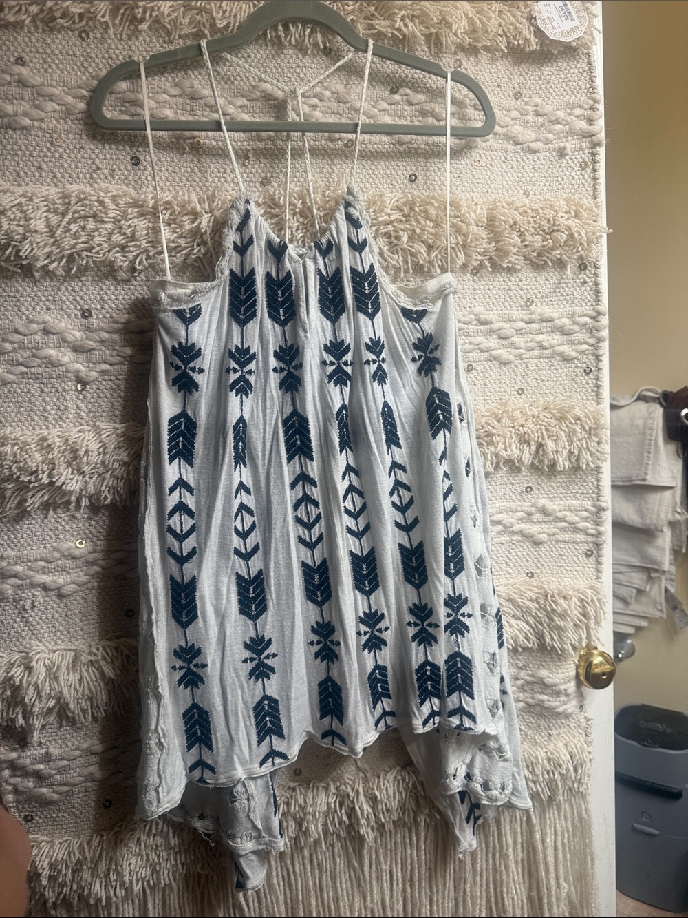 Free parole peace and arrow tunic top “L”
